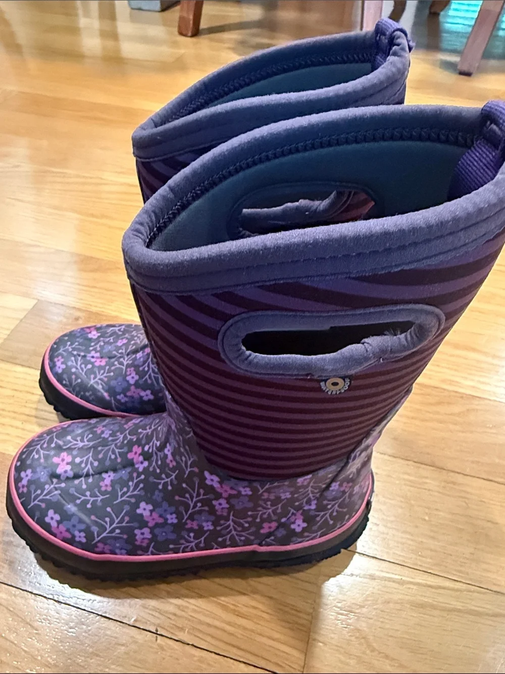 Bogs girls flower & strips snow boots size 1 .